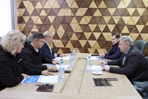 Андрей Чертков встретился с гендиректором гарантирующих поставщиков электроэнергии в новых регионах Алексеем Горчаковым