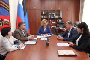 Лариса Толстыкина провела встречу с руководством Федерации профсоюзов ДНР