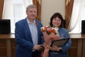 Андрей Чертков вручил правительственные награды сотрудникам бригад скорой помощи