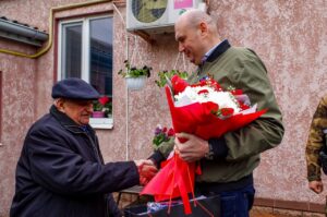 Председатель Правительства Евгений Солнцев поздравил ветерана Великой Отечественной войны Афанасия Демишева с Днем Победы