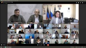 Денис Пушилин и Евгений Солнцев провели еженедельное оперативное совещание