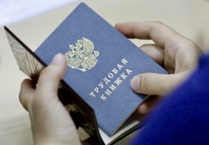 Лариса Толстыкина разъяснила трудовые права работников, призванных на военную службу