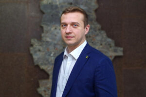 Владимир Ежиков рассказал, как решается вопрос с вывозом ТКО