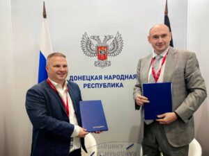 Евгений Солнцев подписал ряд соглашений на ПМЭФ-2023