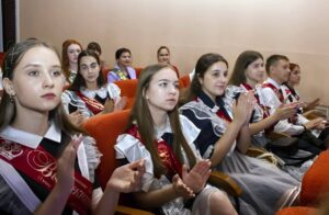 Первые выпускники школ Республики в составе РФ получили российские аттестаты
