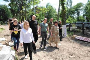 Главы правительств ДНР и Сахалинской области проинспектировали ход восстановительных работ в Шахтёрске