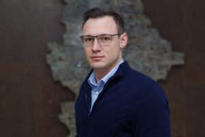 И.о. министра здравоохранения Республики Дмитрий Гарцев провёл Прямую линию