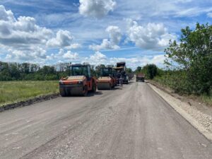 Дорожники отремонтируют трассу от Луганска до Донецка
