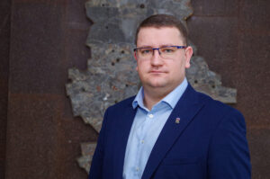 Глава министерства молодежи, спорта и туризма ДНР Юрий Мартынов провел прямую линию