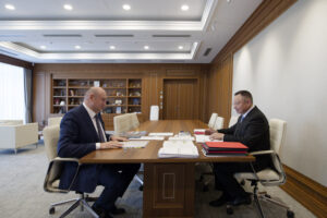 Премьер-министр Евгений Солнцев провел рабочую встречу с министром строительства и ЖКХ РФ Иреком Файзуллиным