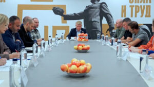 Вице-премьер Артем Крамаренко провел рабочее совещание с коллегами из Минсельхоза России