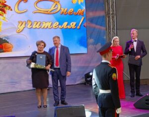 Денис Пушилин и Андрей Чертков поздравили республиканских педагогов